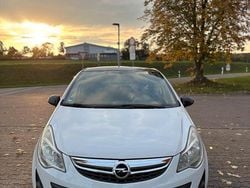 Weiß Gebraucht 2012 Opel Corsa Color Edition Kleinwagen | 4.999 € (Teuer)