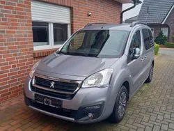 Gebraucht 2015 Peugeot Partner Tepee Active Van / Kleinbus | 10.490 € (Fairer Preis)