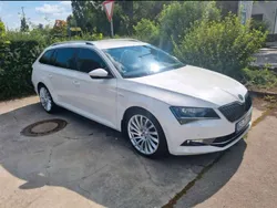 Weiß Gebraucht 2018 Skoda Superb Kombi | 25.500 € (Teuer)