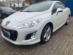 Weiss perlglänzend/metallic (metallic) Gebraucht 2013 Peugeot 308 CC Active Cabrio | 10.000 € (Teuer)