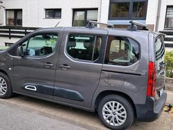 Grau Gebraucht 2021 Citroën Berlingo Feel Van / Kleinbus | 20.750 €