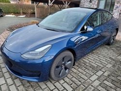 Blau Gebraucht 2021 Tesla Model 3 Standard Range Plus Limousine | 22.610 € (Guter Preis)