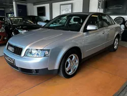 Silber Gebraucht 2002 Audi A4 Limousine | 7.990 €