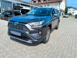 Grau Gebraucht 2022 Toyota RAV4 Hybrid Team SUV | 28.990 € (Guter Preis)
