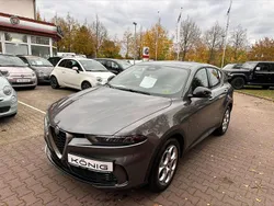 Grigio vesuvio, metallic (3xv) Gebraucht 2023 Alfa Romeo Tonale Super SUV | 25.990 € (Fairer Preis)