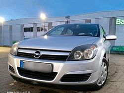 Grau Gebraucht 2005 Opel Astra Kleinwagen | 1.790 € (Fairer Preis)