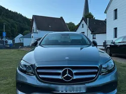 Grau Gebraucht 2016 Mercedes E220 Limousine | 19.650 € (Fairer Preis)
