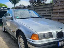 Silber Gebraucht 1998 BMW 318 Limousine | 3.990 € (Teuer)