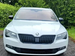 Weiß Gebraucht 2017 Skoda Superb SportLine Kombi | 14.700 € (Guter Preis)
