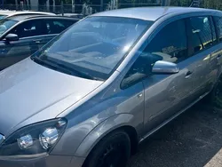 Silber Gebraucht 2006 Opel Zafira Edition Van / Kleinbus | 5.490 € (Teuer)