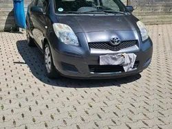 Grau Gebraucht 2009 Toyota Yaris Kleinwagen | 2.850 € (Etwas zu teuer)