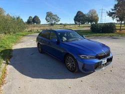 Blau Gebraucht 2023 BMW 330e Sport Line Kombi | 34.990 € (Fairer Preis)