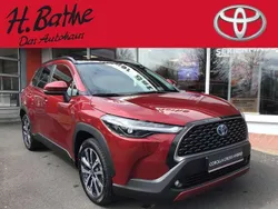Tokiorot perleffekt Gebraucht 2023 Toyota Corolla Cross Premium SUV | 37.980 € (Etwas zu teuer)