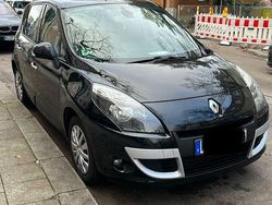 Schwarz Gebraucht 2011 Renault Scénic III Bose Edition Van / Kleinbus | 2.899 € (Guter Preis)