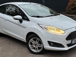 Weiß Gebraucht 2013 Ford Fiesta Titanium Kleinwagen | 6.199 € (Etwas zu teuer)