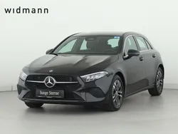 Metalliclack kosmosschwarz Gebraucht 2024 Mercedes A180 Advanced Limousine | 28.850 € (Fairer Preis)