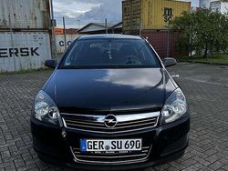 Schwarz Gebraucht 2009 Opel Astra Edition Limousine | 2.499 € (Fairer Preis)