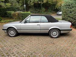 Silber Gebraucht 1992 BMW 325 Cabriolet Cabrio | 21.900 €