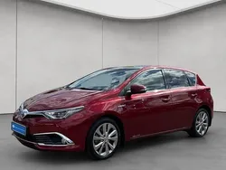 Tokiorot perleffekt Gebraucht 2017 Toyota Auris Hybrid Executive Limousine | 17.480 € (Etwas zu teuer)