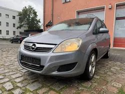 Grau Gebraucht 2008 Opel Zafira Edition Van / Kleinbus | 1.900 € (Fairer Preis)