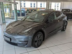 Grau Gebraucht 2022 Tesla Model 3 Standard Range Limousine | 26.490 € (Fairer Preis)