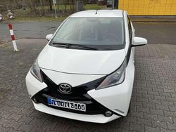 Weiß Gebraucht 2014 Toyota Aygo Connect Style Kleinwagen | 5.800 € (Fairer Preis)
