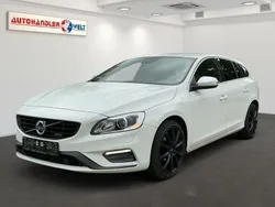 Weiß Gebraucht 2013 Volvo V60 R-Design Kombi | 5.399 € (Guter Preis)