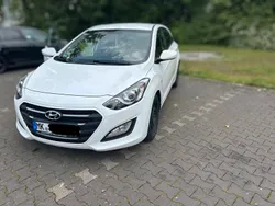 Weiß Gebraucht 2016 Hyundai i30 Limousine | 9.500 € (Fairer Preis)