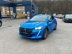 Blau Gebraucht 2022 Peugeot e-208 Allure Kleinwagen | 16.990 € (Fairer Preis)