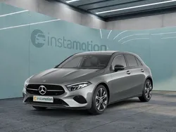 Grau Gebraucht 2023 Mercedes A200 Progressive Limousine | 34.125 € (Teuer)