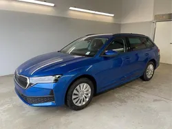 [8x8x] race blue metallic Neu 2025 Skoda Octavia Essence Kombi | 31.390 € (Guter Preis)