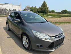 Grau Gebraucht 2011 Ford Focus Trend Limousine | 3.900 € (Fairer Preis)