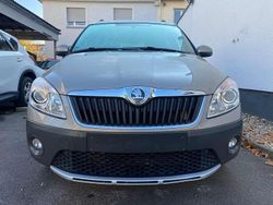 Braun Gebraucht 2011 Skoda Roomster Plus Edition Van / Kleinbus | 11.000 €