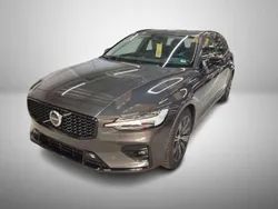 Platinum grey / metallic Gebraucht 2024 Volvo V60 Ultimate Kombi | 44.880 € (Teuer)