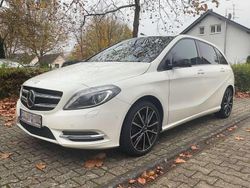Weiß Gebraucht 2013 Mercedes B180 Night Van / Kleinbus | 10.500 € (Guter Preis)