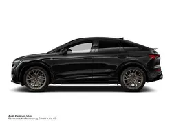 Mythosschwarz metallic Neu 2025 Audi Q4 Sportback e-tron Sport SUV | 66.078 €