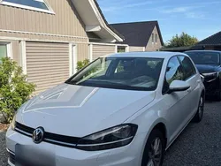 Weiß Gebraucht 2017 VW Golf VII Limousine | 15.800 €