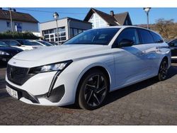 Okenitweiß (metallic) Gebraucht 2024 Peugeot 308 Allure Kombi | 24.500 € (Guter Preis)