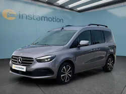 Grau Gebraucht 2023 Mercedes T180 Van / Kleinbus | 26.699 € (Fairer Preis)