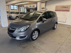 Grau Gebraucht 2015 Opel Meriva Style Van / Kleinbus | 10.399 € (Fairer Preis)