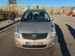 Grau Gebraucht 2001 Toyota Corolla Verso Van / Kleinbus | 5.200 €