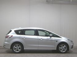 Silber Gebraucht 2021 Ford S-MAX Titanium Van / Kleinbus | 15.980 €