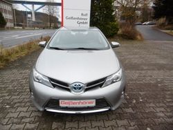 Silber Gebraucht 2013 Toyota Auris Hybrid Edition Limousine | 12.950 € (Etwas zu teuer)