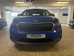 Blau (energyblau) Gebraucht 2023 Skoda Enyaq iV Loft SUV | 25.971 € (Fairer Preis)