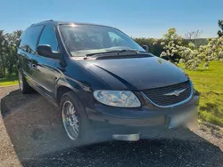Schwarz Gebraucht 2001 Chrysler Voyager Van / Kleinbus | 700 €
