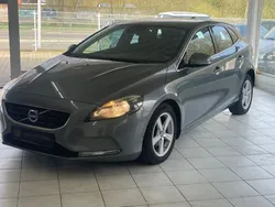 Grau Gebraucht 2014 Volvo V40 Momentum Kombi | 6.600 € (Fairer Preis)