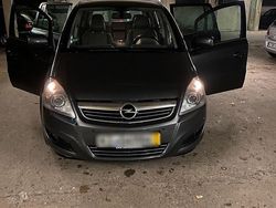 Grau Gebraucht 2010 Opel Zafira Van / Kleinbus | 3.450 € (Fairer Preis)