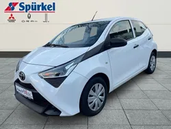 Weiss Gebraucht 2021 Toyota Aygo Kleinwagen | 10.380 € (Fairer Preis)