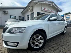 Bila laser/laser white Gebraucht 2016 Skoda Octavia Kombi | 7.949 € (Superpreis)