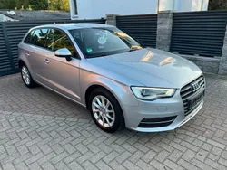 Silber Gebraucht 2016 Audi A3 Sportback Attraction Limousine | 13.950 € (Fairer Preis)
